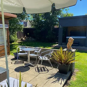 Bero With A Hot Tub & A Large Garden! Holiday home