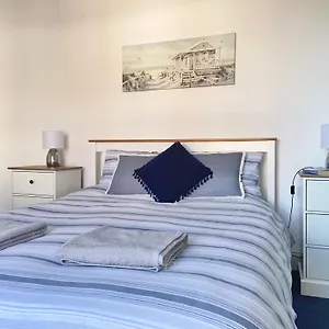 Bero Terrace, Only A Minutes Walk To The Beach! Holiday home